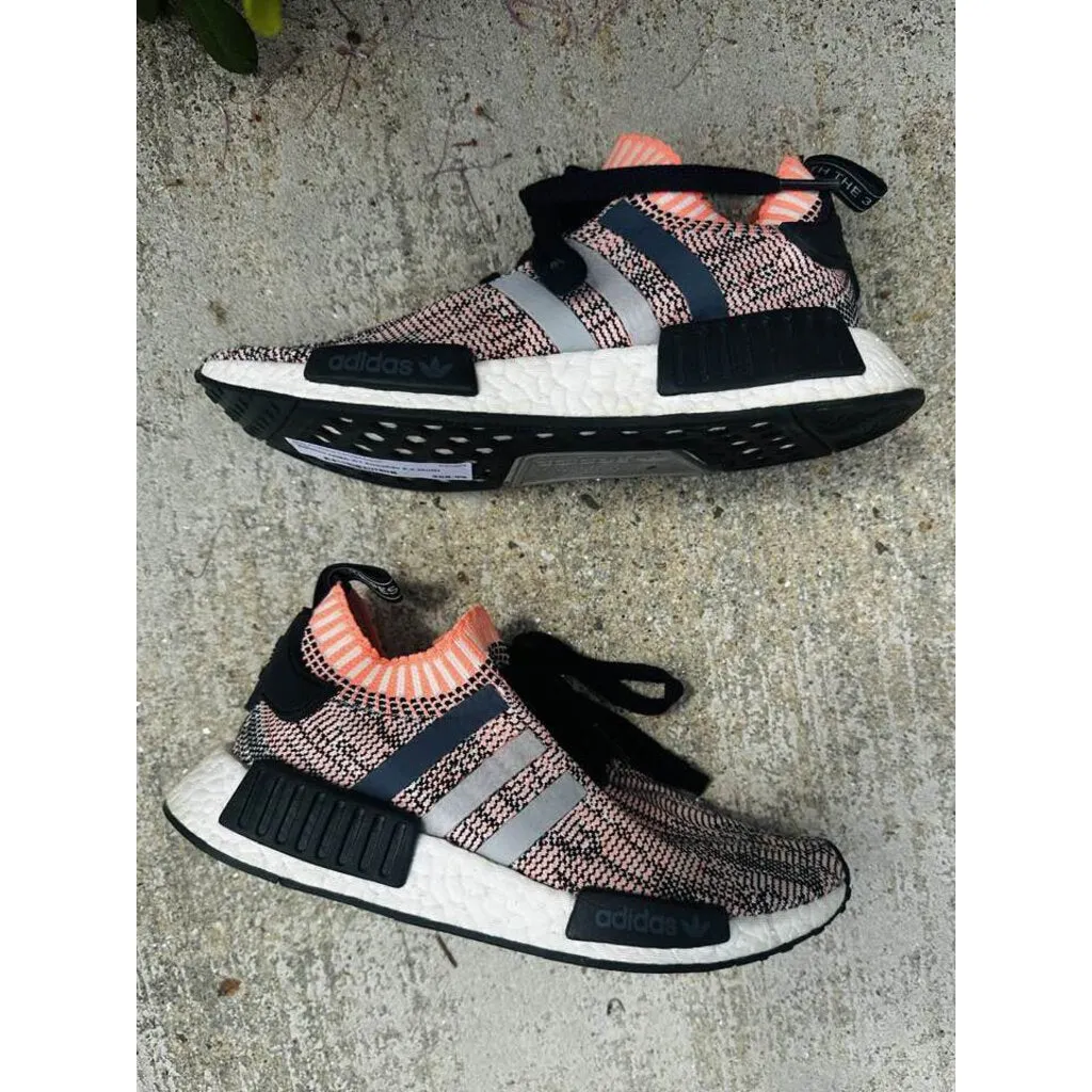 Adidas NMD_R1 Primeknit Sneakers in Pink Glitch Camo - Size 6.5