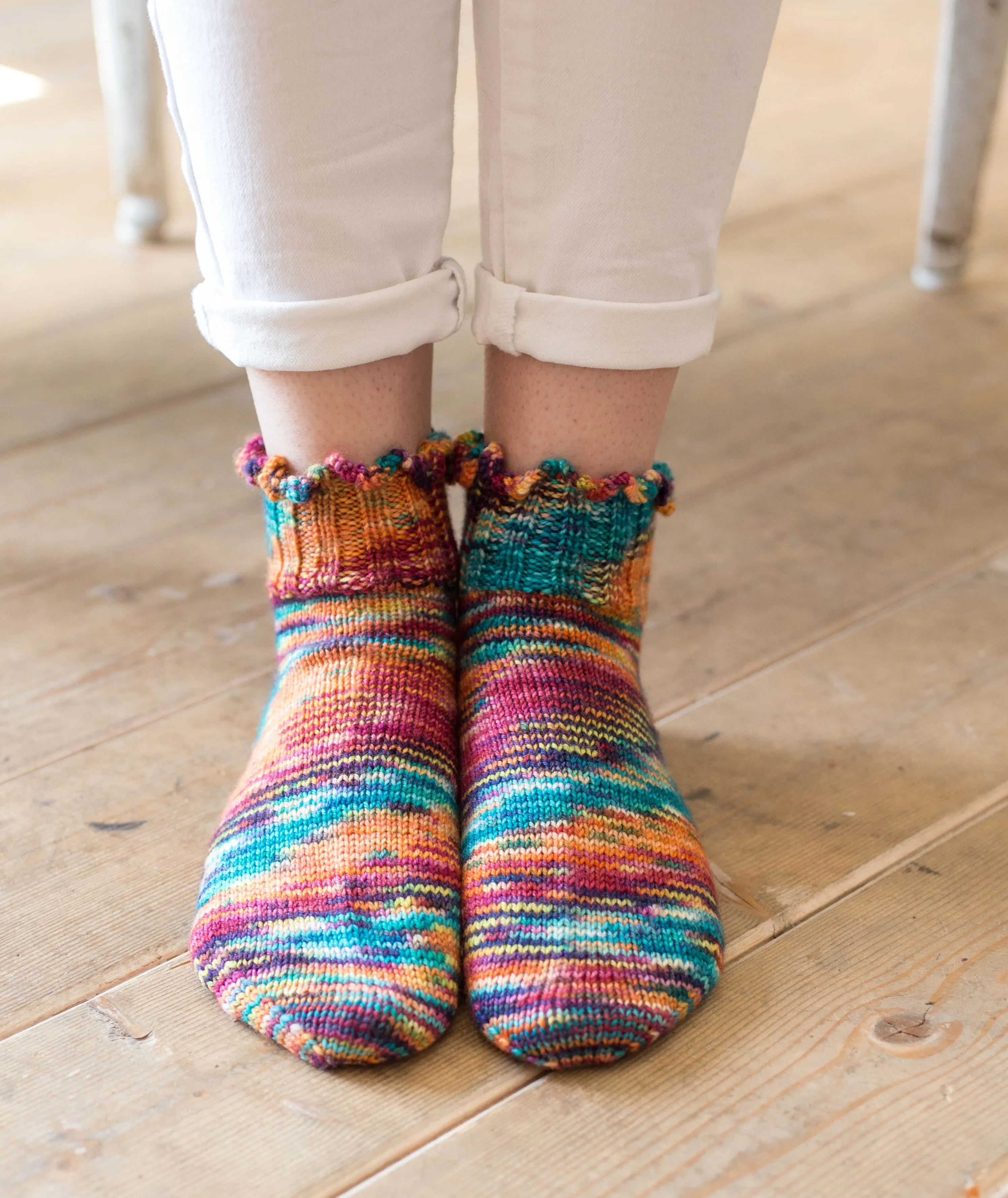 Basic Socks: Happy Ruffled Socks Version Using Manos Alegría