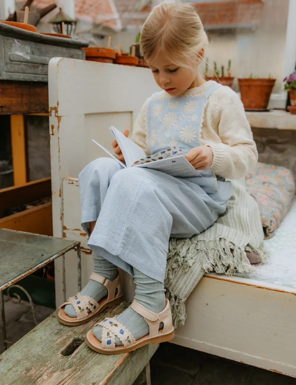 Blueberry Crossover Sandal - Cream