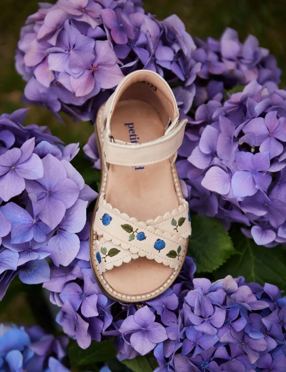 Blueberry Crossover Sandal - Cream