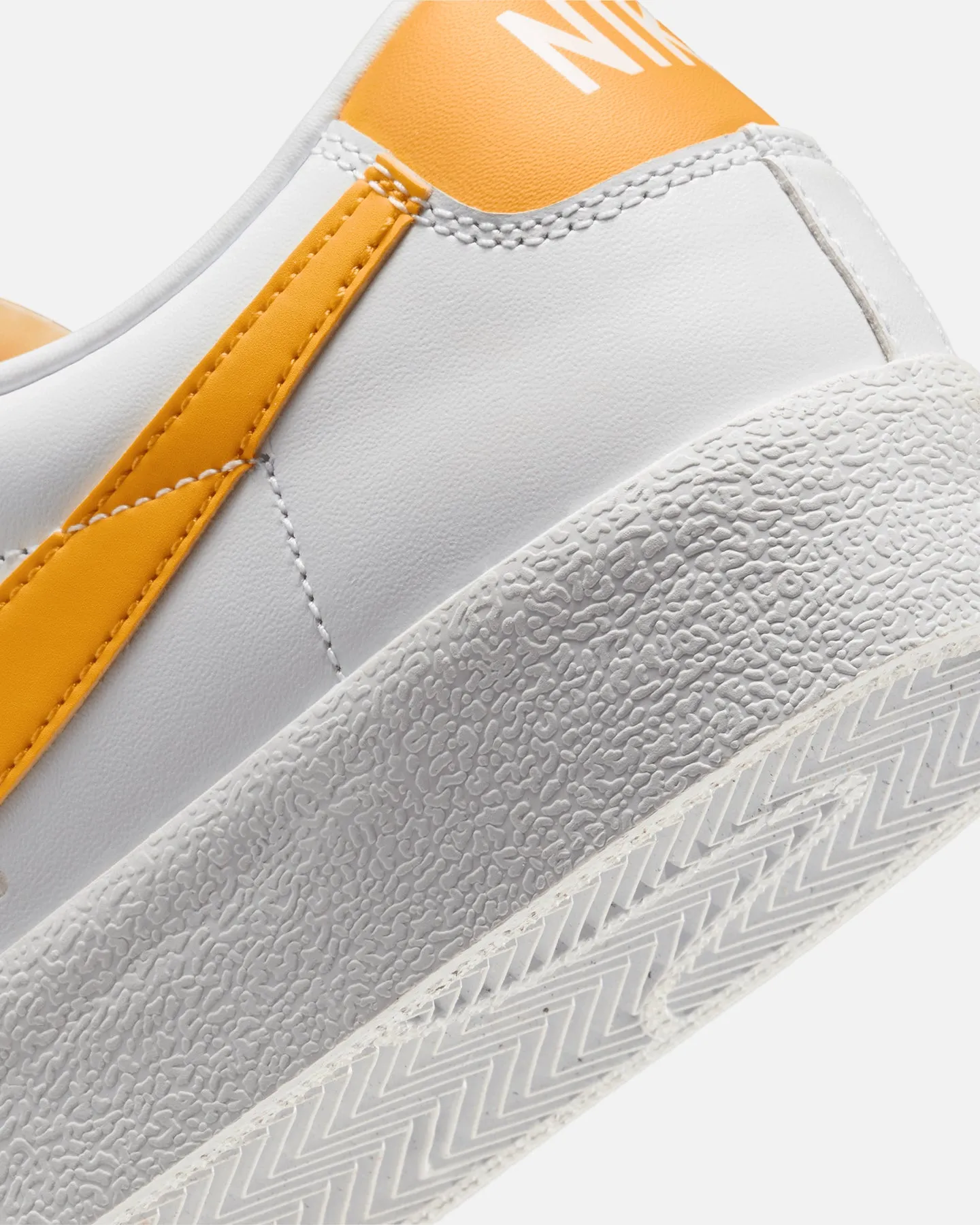 Nike Blazer Low '77 Vintage White/University Gold